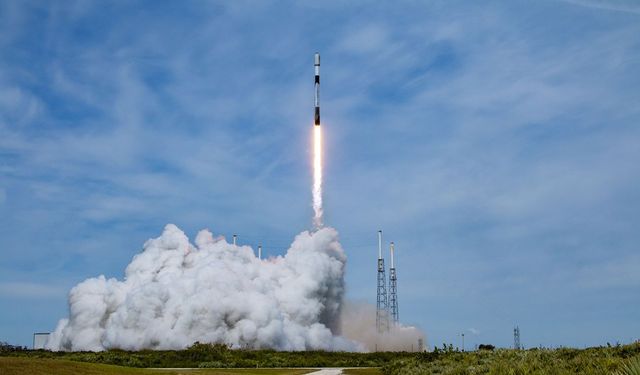 SpaceX uzaya 21 adet Starlink uydusu daha fırlattı