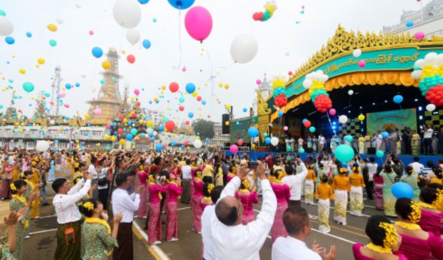 Myanmar'da Thingyan su festivali başladı