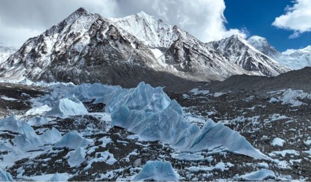 Çinli buzul uzmanı: Everest Dağı'ndaki buzul nispeten yavaş eriyor