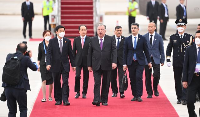 Tacikistan Cumhurbaşkanı, Çin-Orta Asya Zirvesi için Xi'an'da