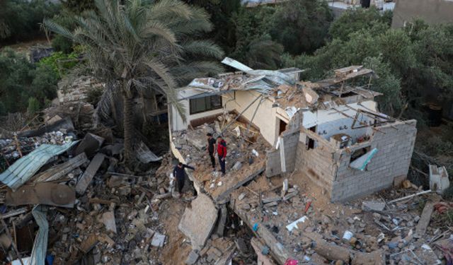 İsrail'in Gazze'ye yönelik saldırılarında birçok bina hasar gördü