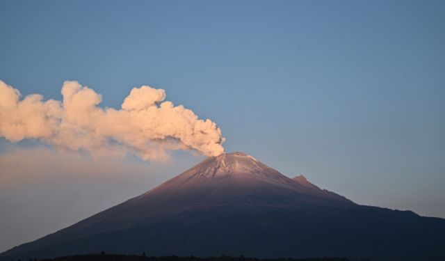 Meksika'daki Popocatepetl yanardağında hareketlilik sürüyor