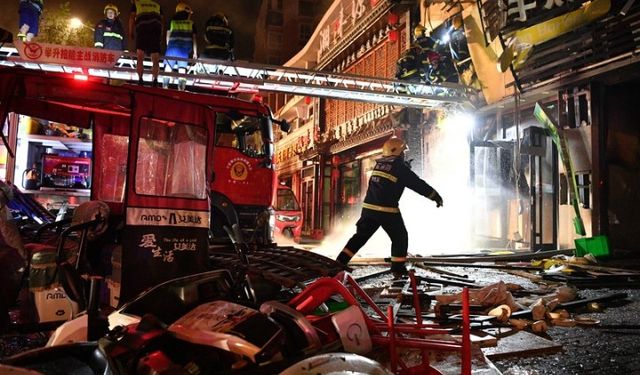 Çin'de barbekü restoranındaki patlamada hayatını kaybedenler için yas tutuluyor