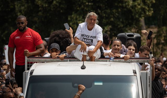 Fransa'da polis kurşunuyla öldürülen 17 yaşındaki genç için protesto düzenlendi