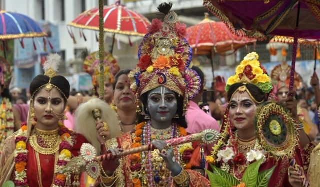 Bangladeş'teki Hindular Rath Yatra Festivali'ni kutladı