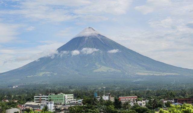 Filipinler'de Mayon Yanardağı uyarısı