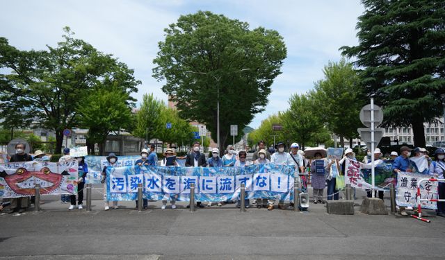 Japonya'nın nükleer olarak kirlenmiş suyu denize boşaltma planı protesto edildi