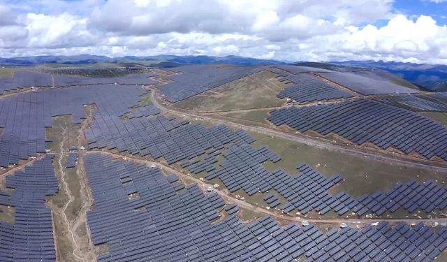 Çin'in mega hidro-fotovoltaik tamamlayıcı elektrik santrali faaliyete geçti