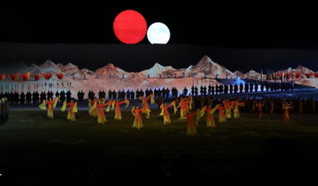 6. Çin Xinjiang Uluslararası Dans Festivali renkli görüntülere sahne oluyor