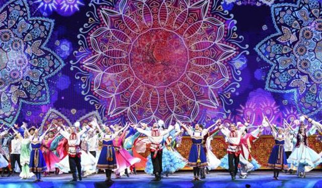 Çin'de 6. Çin Xinjiang Uluslararası Dans Festivali başladı