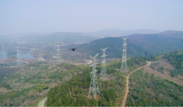 Çin'in Yangtze Nehri üzerindeki en büyük ultra yüksek gerilimli enerji nakil projesi faaliyete geçti