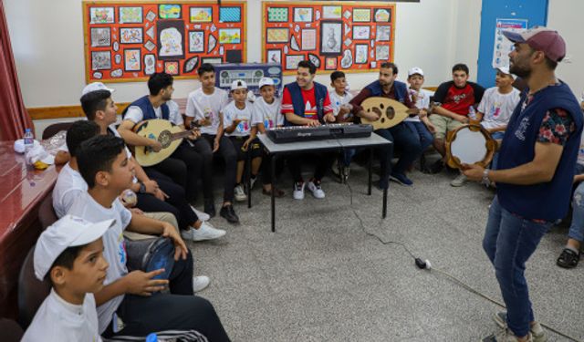 Filistinli çocuklar BM'nin yaz kampında müzik eğitimi alıyor