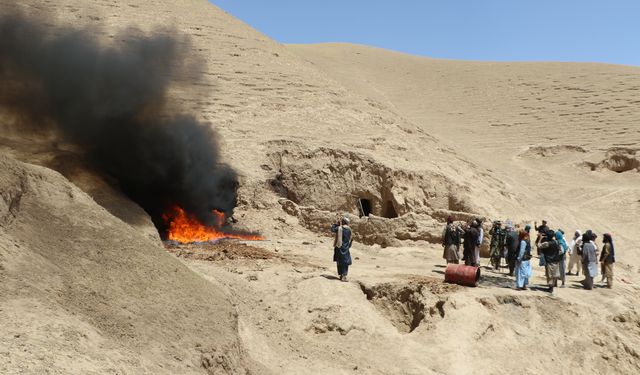 Afganistan polisi Cüzcan'da uyuşturucu tesisini imha etti