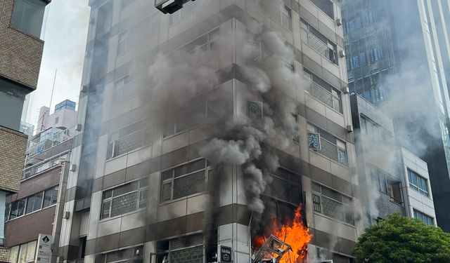 Tokyo'nun merkezinde bir binanın patlaması