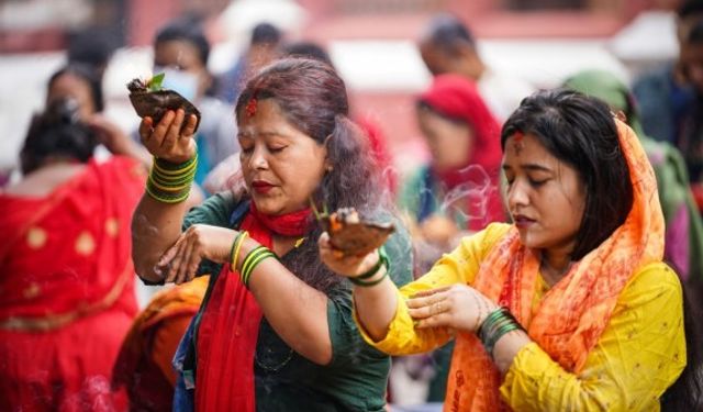 Hindular için kutsal Shrawan ayı Nepal'de kutlanıyor