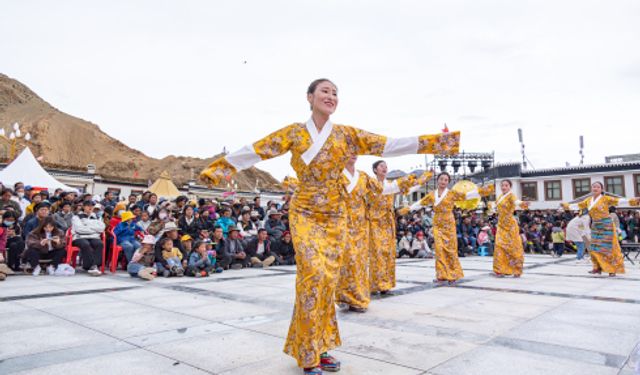 Tibet'te düzenlenen müzik ve yemek festivalinden renkli görüntüler