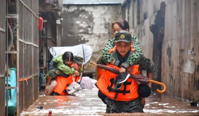 Çin'in Chongqing kentinde fırtınalar nedeniyle 2.600 kişi tahliye edildi