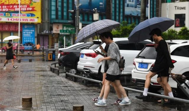 Çin'in Hainan eyaletinde uçuşlar ve tren seferleri yeniden başladı