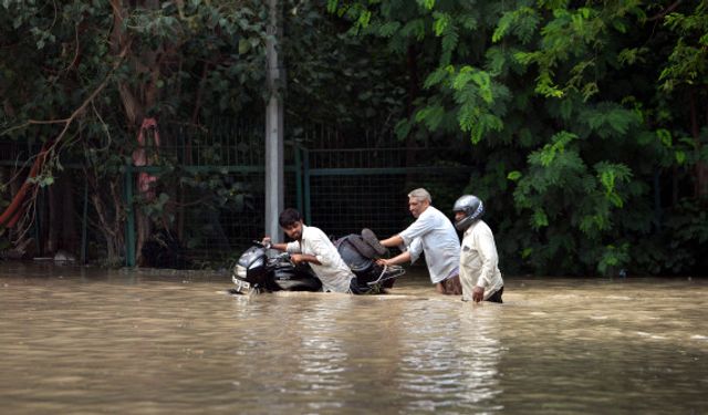 Hindistan'ın başkenti Yeni Delhi sular altında kaldı