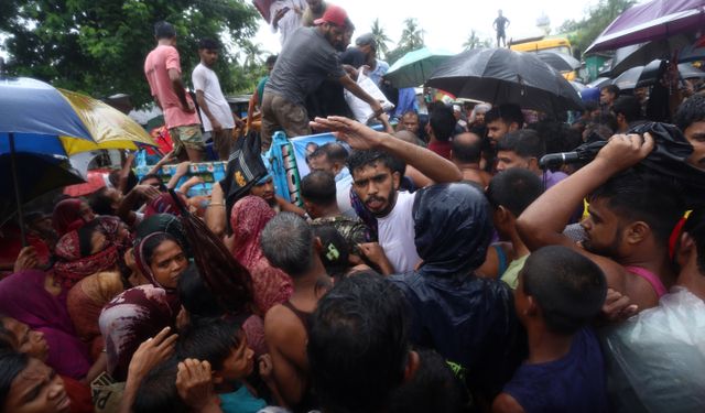 Bangladeş'in Chattogram kenti şiddetli yağışlar nedeniyle sular altında kaldı