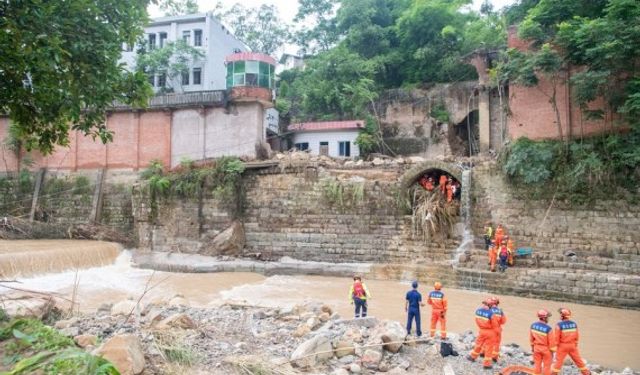 Çin'in Shenzhen kentinde Saola Tayfunu'na karşı en şiddetli acil durum müdahalesi başlatıldı