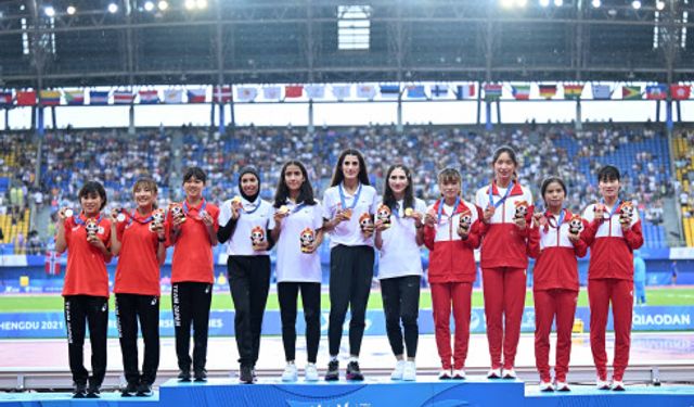 Dünya Üniversite Yaz Oyunları kadınlar yarı maratonda ödül töreni düzenlendi