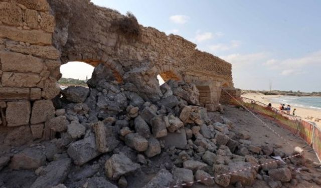 İsrail'in Caesarea kentinde 1900 yıllık antik su yolu kemeri çöktü