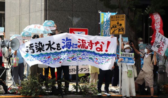 Japonya'nın nükleer atık suyu denize boşaltması protesto edildi