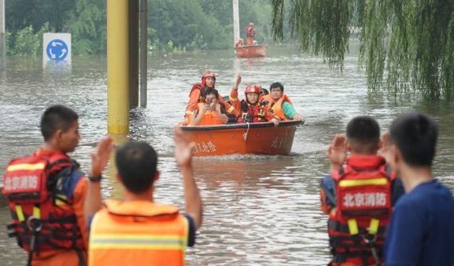 Çin Kızılhaç Derneği ekipleri selden etkilenen Hebei'de 1.475 kişiyi tahliye etti