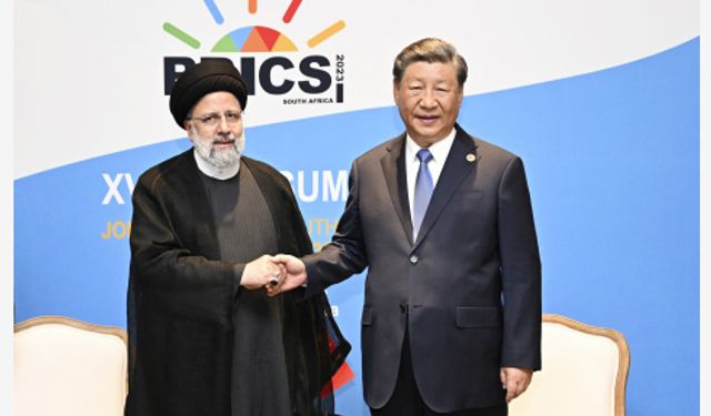 Xi, Johannesburg'da İran Cumhurbaşkanı Reisi ile görüştü