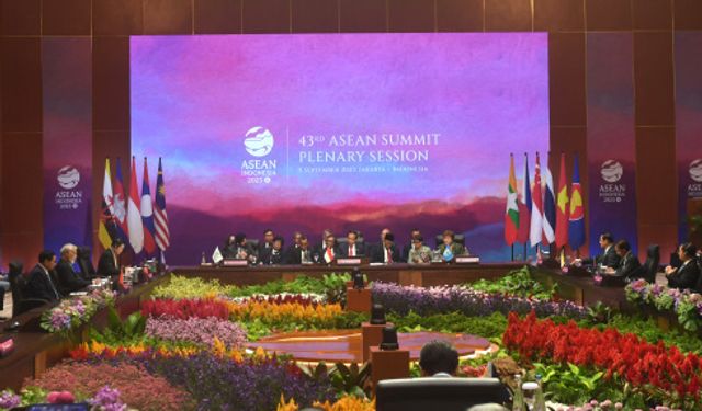 43. ASEAN Zirvesi, Endonezya'nın başkenti Cakarta'da başladı