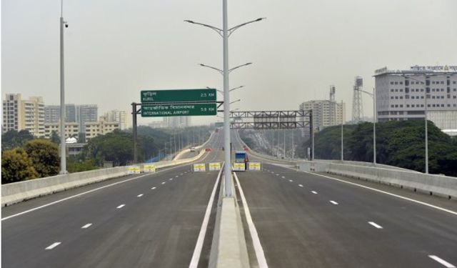 Bangladeş'in başkenti Dakka'da Çin yapımı viyadüklü ekspres yol trafiğe açıldı