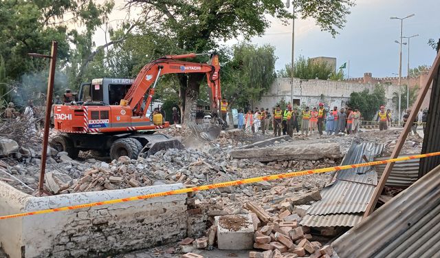 Pakistan'da intihar saldırısı: 5 ölü, 10 yaralı