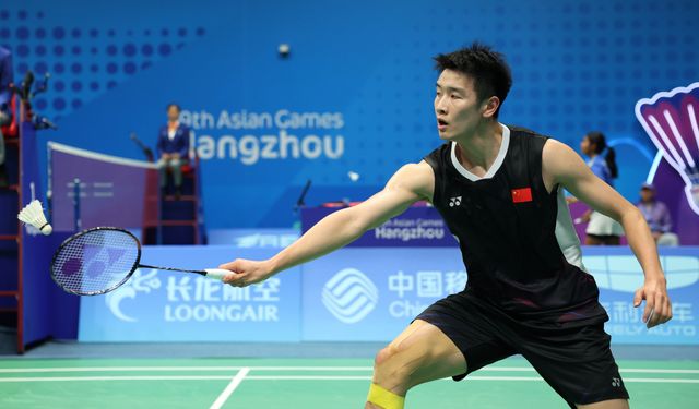 19. Asya Oyunları'nda Çin ve Pakistanlı sporcular badminton müsabakasında karşılaştı