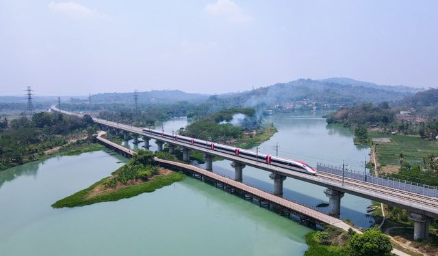 Cakarta-Bandung Yüksek Hızlı Demiryolu için yenilikçi bir iletişim ağı geliştirildi