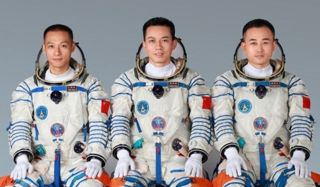 Tang Hongbo en uzun süre uzay uçuşu yapan Çinli astronot oldu