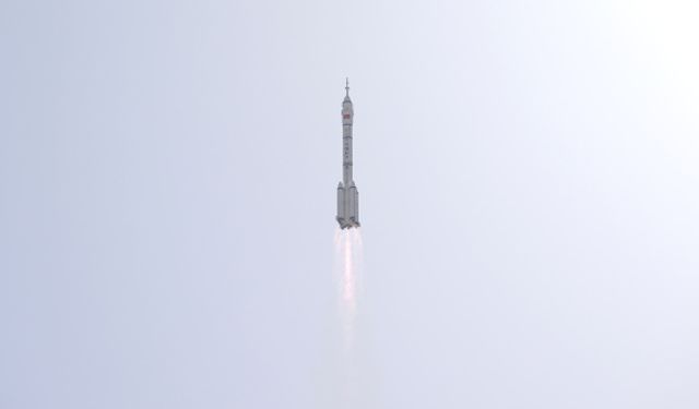 Shenzhou-18 mürettebatlı uzay aracı fırlatma işlemine hazır