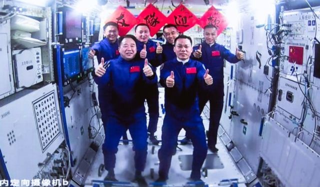 Çin'in Shenzhou-16 astronotları yörüngedeki devir teslimin ardından Dünya'ya dönmeye hazır