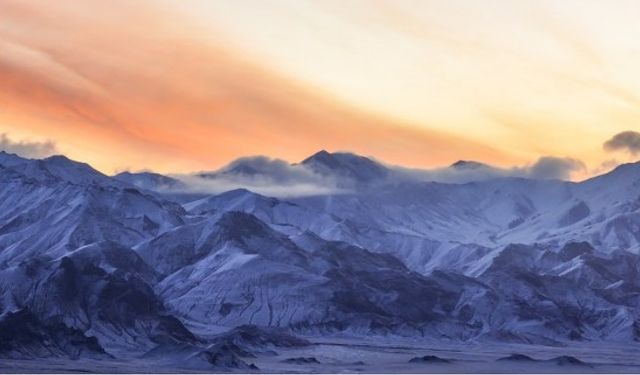 Çin'in Xinjiang Uygur Özerk Bölgesi'ndeki Altun Dağları'ndan muhteşem sonbahar manzaraları