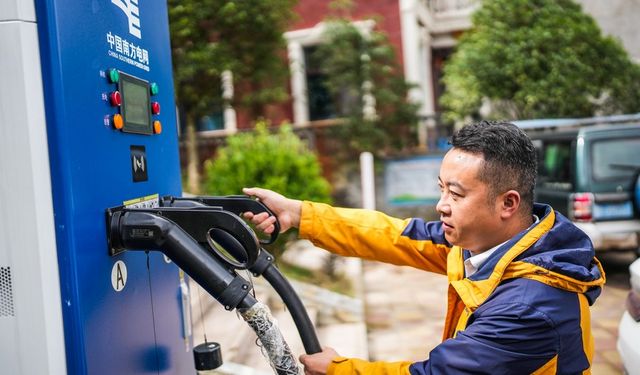 Çin'de otoyollara yeni enerjili araçlar için 20.000 şarj ünitesi kuruldu