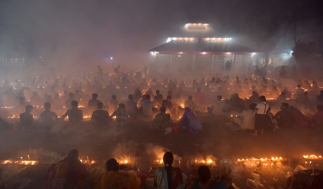 Bangladeş'in geleneksel Rakher Upobash Festivali'nden renkli kareler