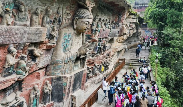 Çin'in Dazu Kaya Oymaları yılın ilk 10 ayında yaklaşık bir milyon turist tarafından ziyaret edildi