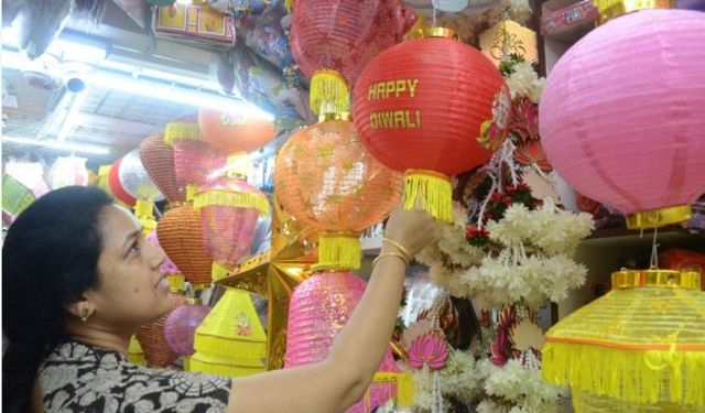 Hindistan'da ışık festivali Diwali kutlanıyor