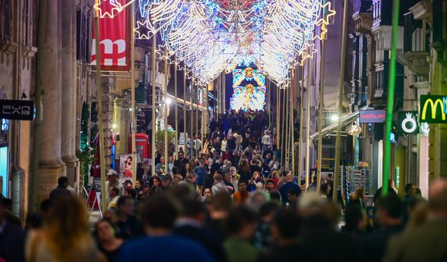 Malta'nın Valletta kenti Noel ışıklarıyla aydınlatıldı