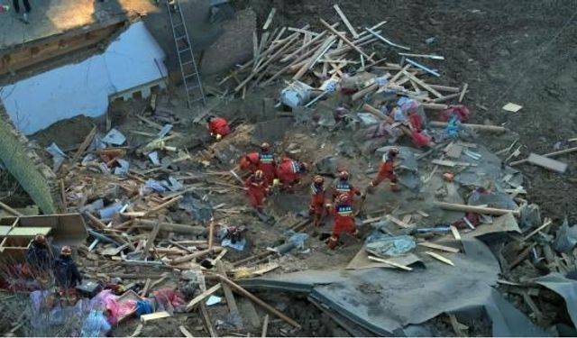 Xi, Çin'deki deprem sonrasında arama, kurtarma çalışmalarının hızlandırılması talimatını verdi