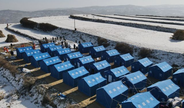 Çin'de depremden etkilenen halk için geçici yerleşim bölgeleri oluşturuldu