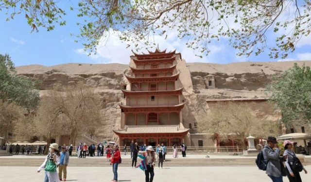 Çin'de Mogao Mağaraları yakınındaki havalimanı uluslararası uçuşları yeniden başlattı