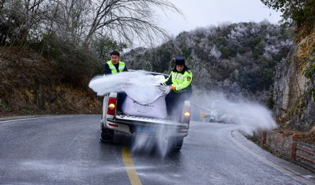 Çin'i etkisi altına alan soğuk hava dalgasına karşı önlemler alındı