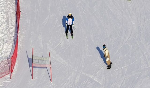 Çin'in Xinjiang bölgesindeki Altay, kayak tutkunlarının yeni gözdesi oldu