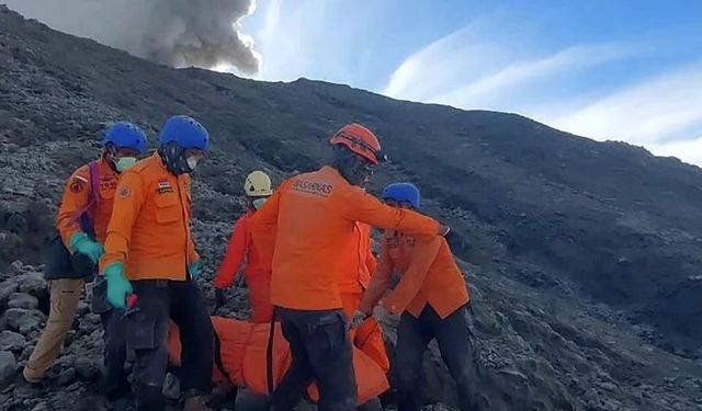 Endonezya'daki yanardağ patlamasında ölü sayısı 23'e yükseldi